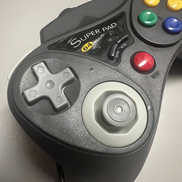 InterAct SuperPad 64 Black Wired Handheld Comfort Nintendo Gaming Controller - Picture 2 of 6